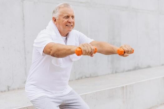 El cuerpo cambia aunque la balanza no se mueva: cómo construir músculos y huesos firmes después de los 35