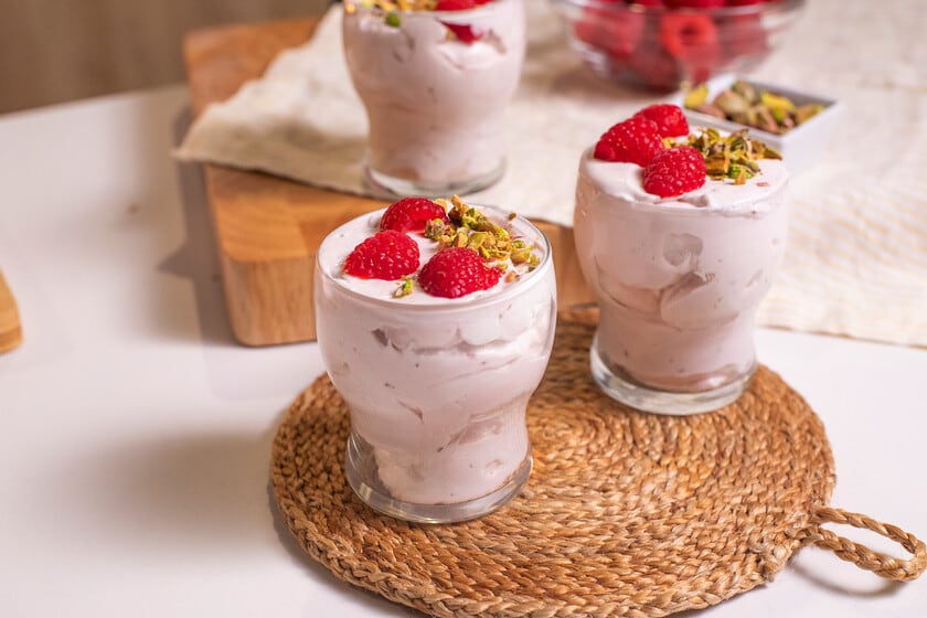 Mousse de frambuesas sin huevo: un postre que se resuelve con tiempo de heladera y sin complicaciones