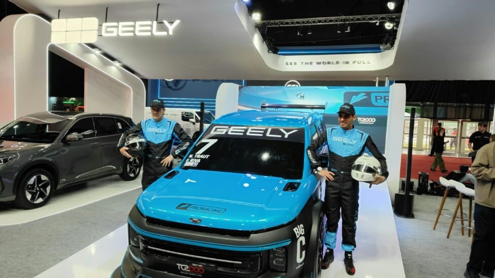Geely se mete en el TC2000 con una dupla de realidades distintas: el regreso de Riva y el desembarco de Traut