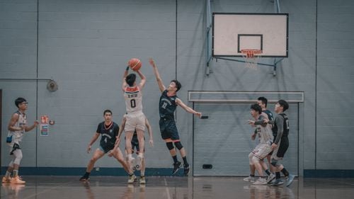 Valencia sostiene su marcha perfecta en Europa con una remontada frente a ASVEL
