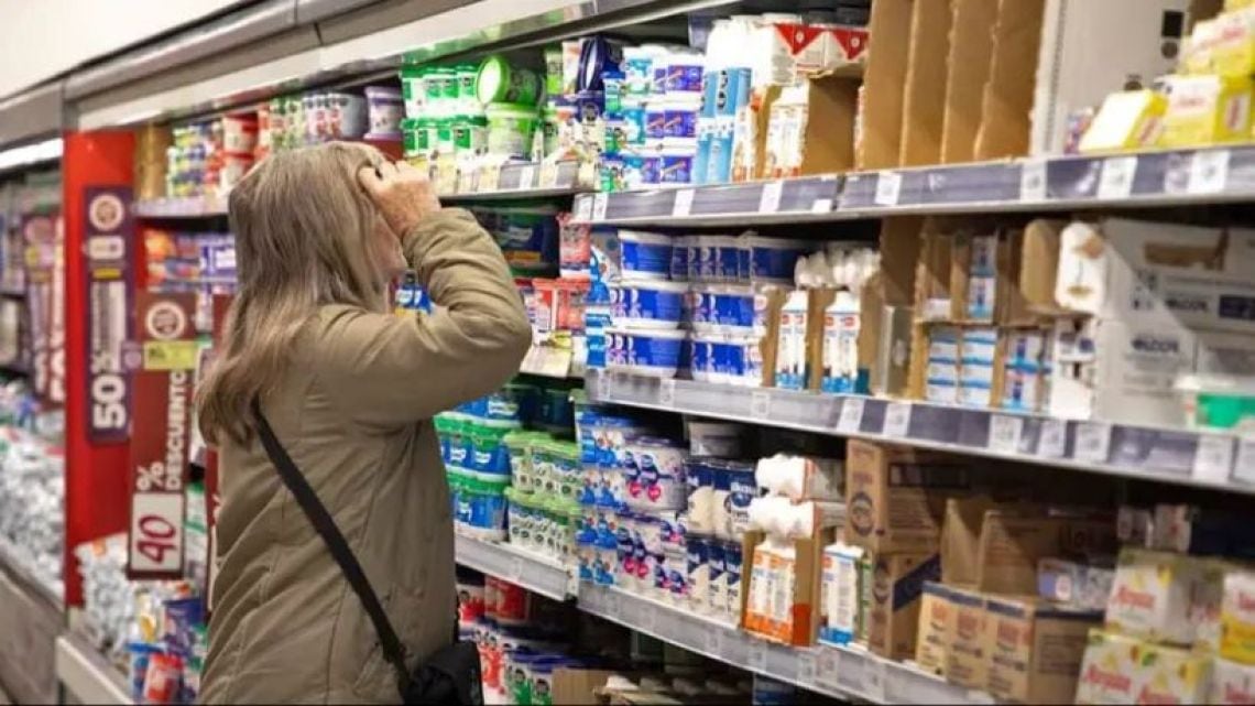 El financiamiento de la comida gana terreno en los hogares y la inflación vuelve a acelerarse