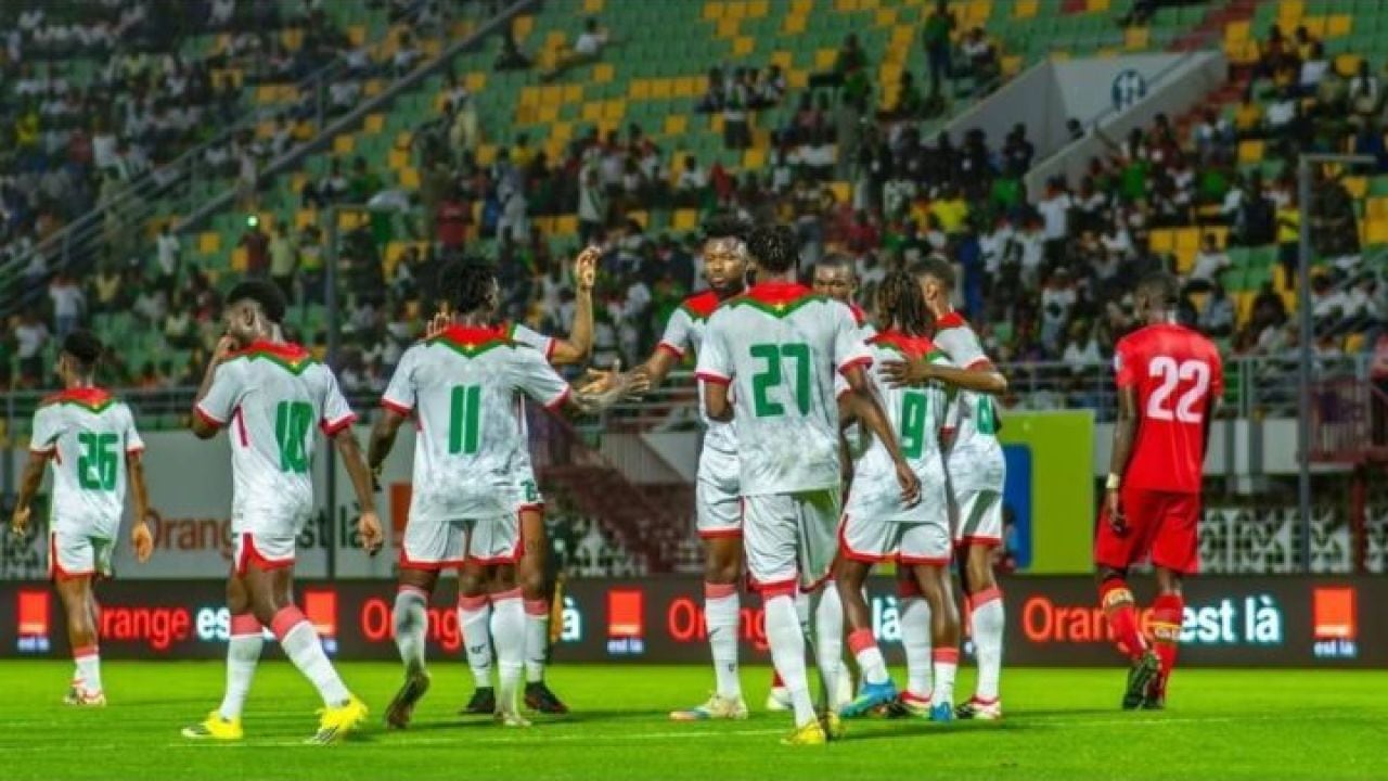 Argentina resolvió antes del descanso un amistoso que Burkina Faso disputó entre escalas y juveniles