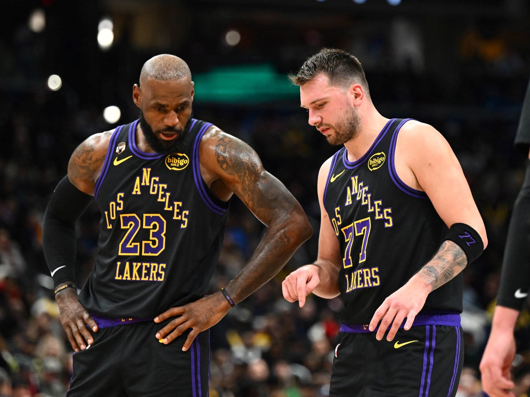 Los Lakers arrancan la pretemporada con un recital de Doncic y la vista puesta en Golden State