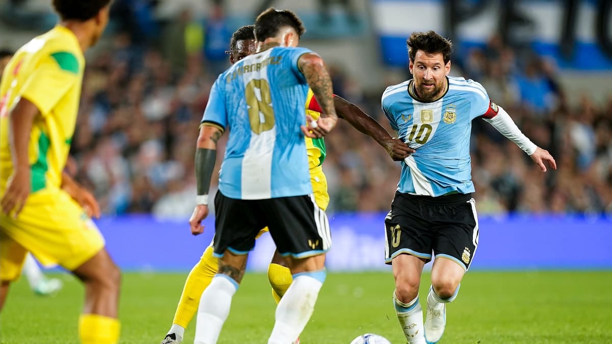 Otamendi descorcha el marcador en la tarde de la despedida de Messi y la Selección vence a Benín en el Monumental