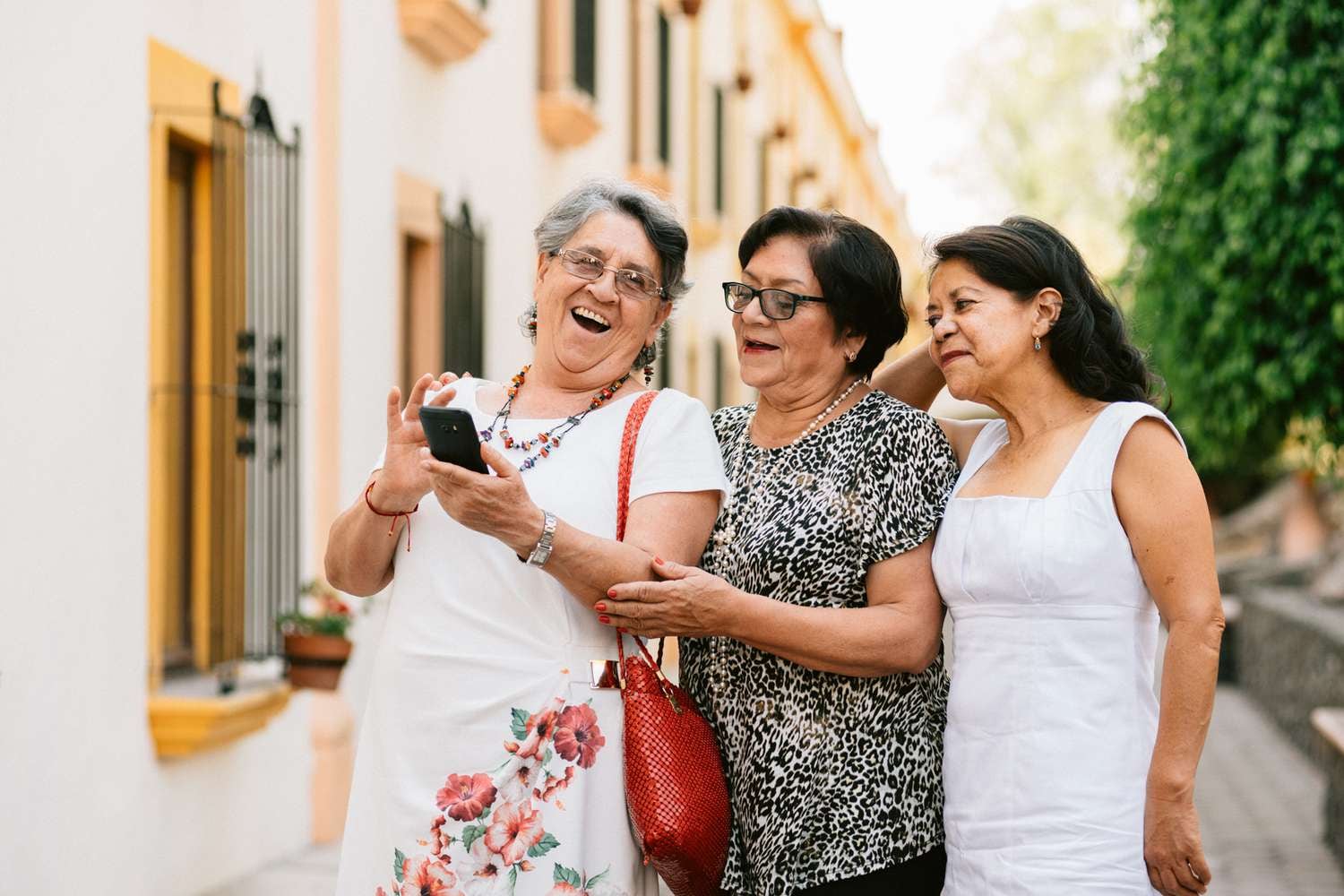 A los 85, dos amigas tejanas ya recorrieron medio mundo y no piensan frenar: la Argentina está en la lista