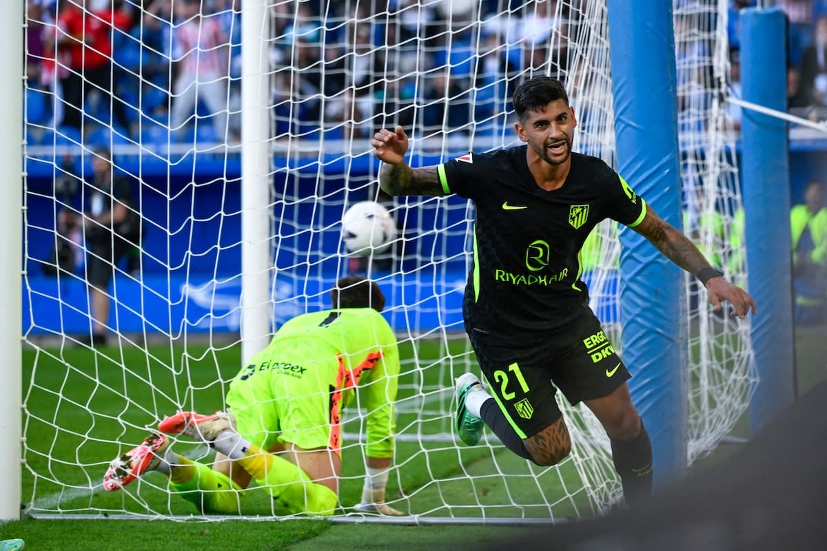 Cristian Romero cabeceó la victoria de Atlético de Madrid en Mendizorroza y lo dejó a dos puntos de la cima