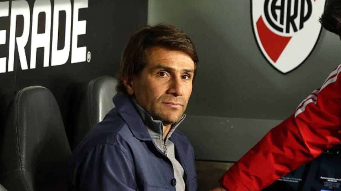 River visita a Sarmiento en Junín con la urgencia de un partido que se niega a esperar