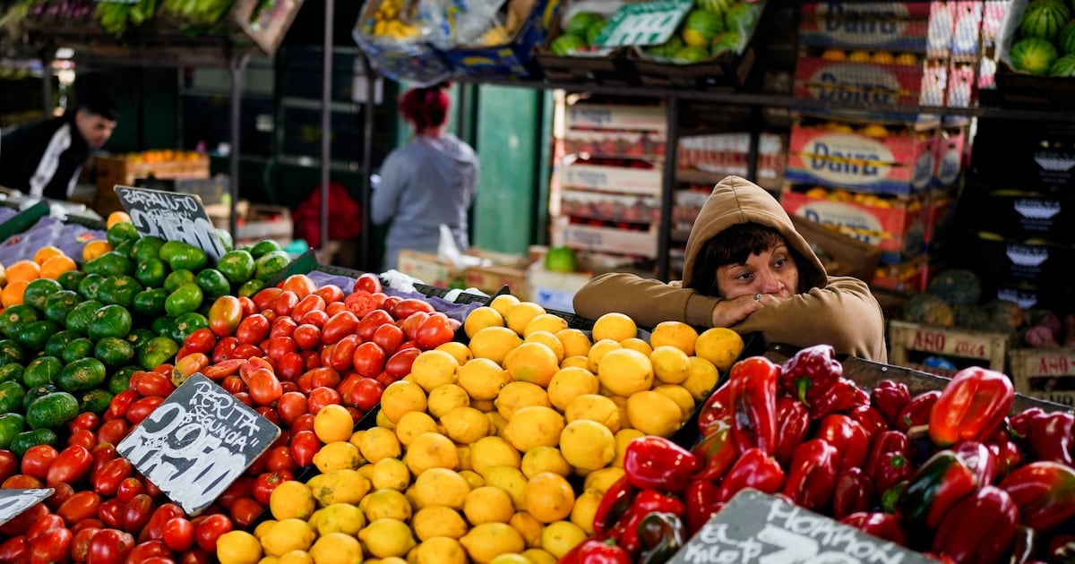 Inflación de alimentos en septiembre: el tomate disparó 34,1% y la lechuga recortó 11,5% en el promedio nacional