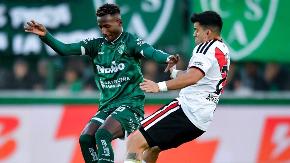 Sarmiento de Junín se plantó en su casa y le cortó el camino a un River que no encontró respuestas