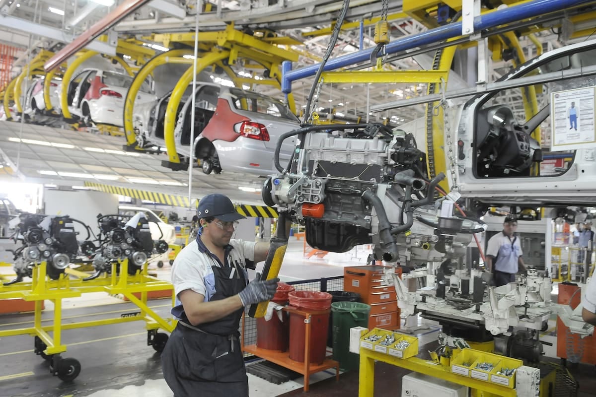La industria operó al 58,5% de su capacidad en agosto y volvió a ubicarse por debajo de 2025