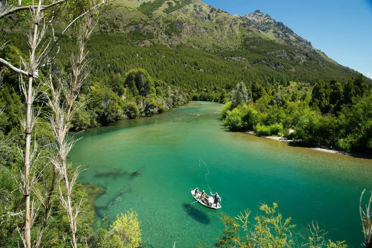 Neuquén abre la venta de permisos de pesca y deja la temporada a un click del río
