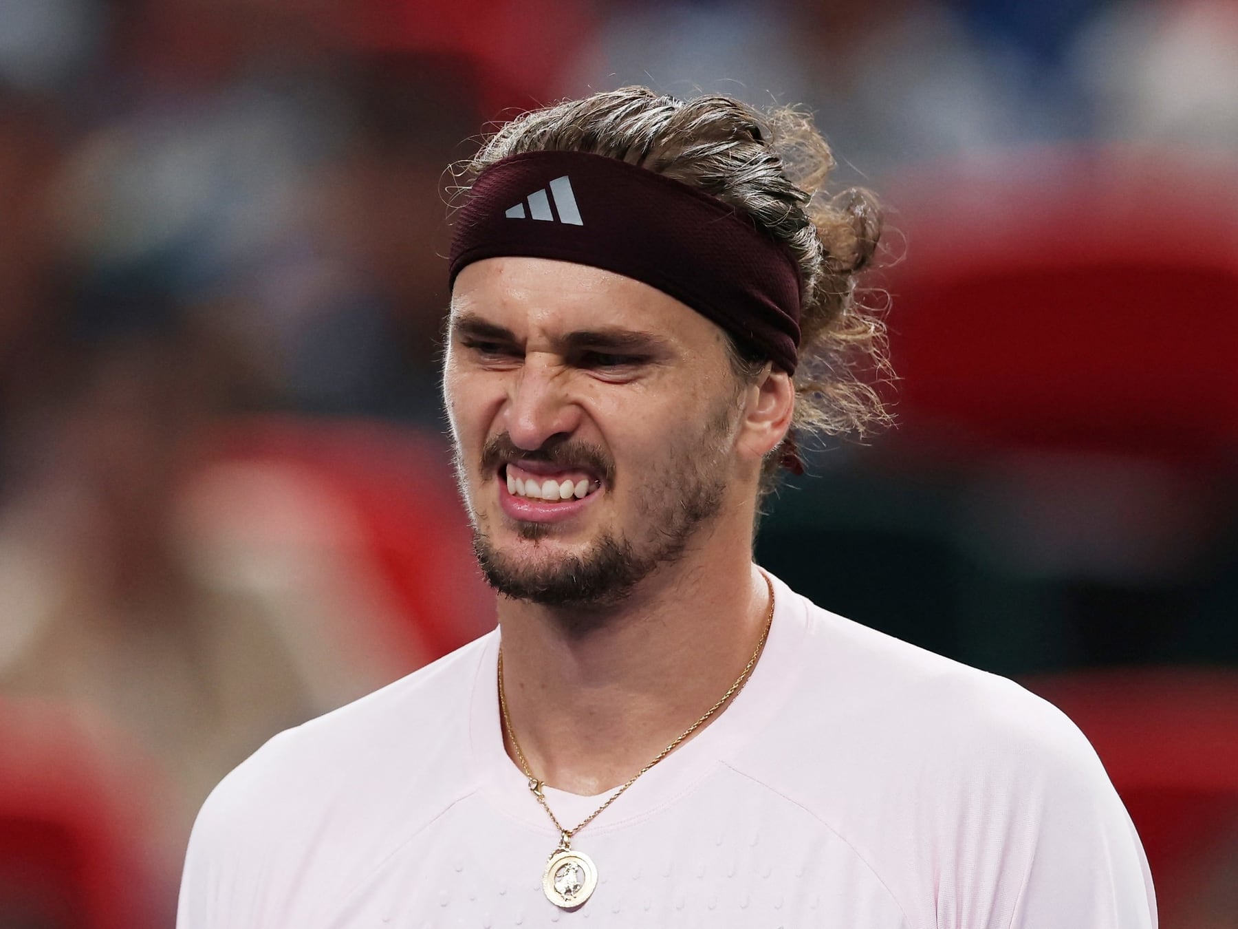 El peso del calendario pasa factura: Zverev se despidió en Shanghái y la final quedó en manos españolas