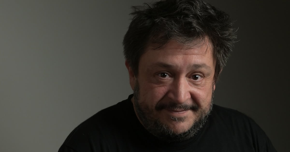 Dieciocho inversores llevan a la Justicia a Hernán Casciari y acusan a Orsai Audiovisuales de devolverles menos del tres por ciento de lo que pusieron