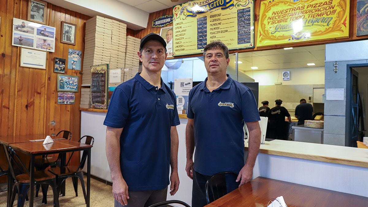 Horacito cumple 60 años y sigue amasando la misma pizza de siempre en el Bajo neuquino
