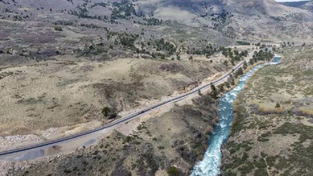 Asfalto, pehuenes y calma: la Ruta 23 que dejará de ser ripio en pleno verano neuquino