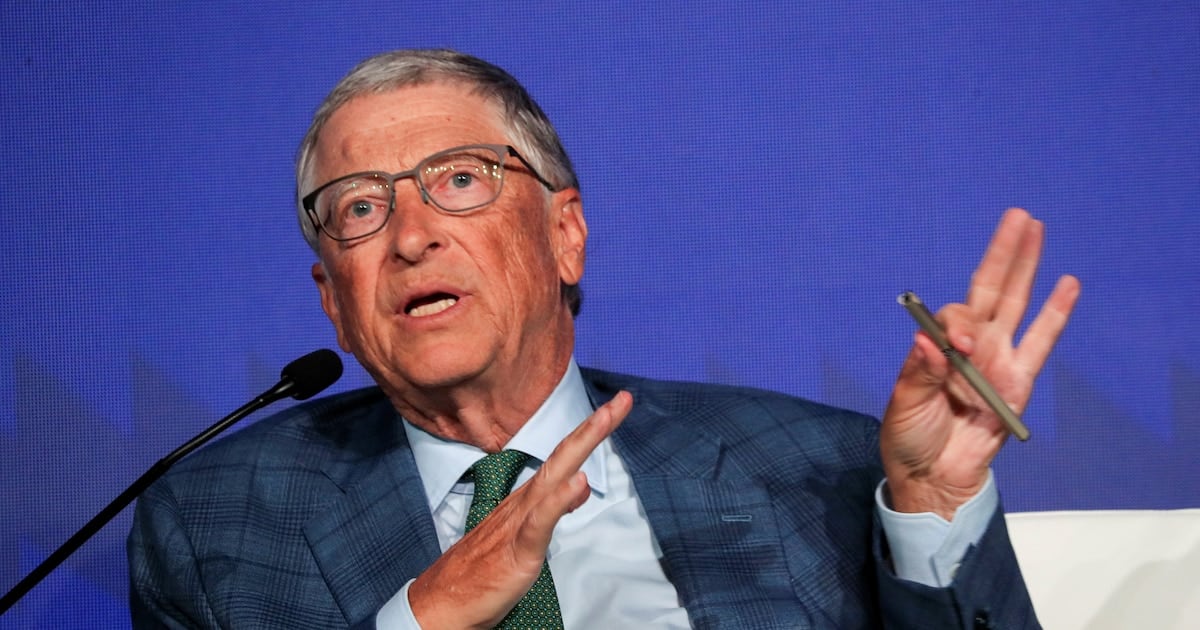 Bill Gates pasó por el Vaticano y dejó un mensaje incómodo: o regulamos la inteligencia artificial o la concentración de poder va a ser un problema serio