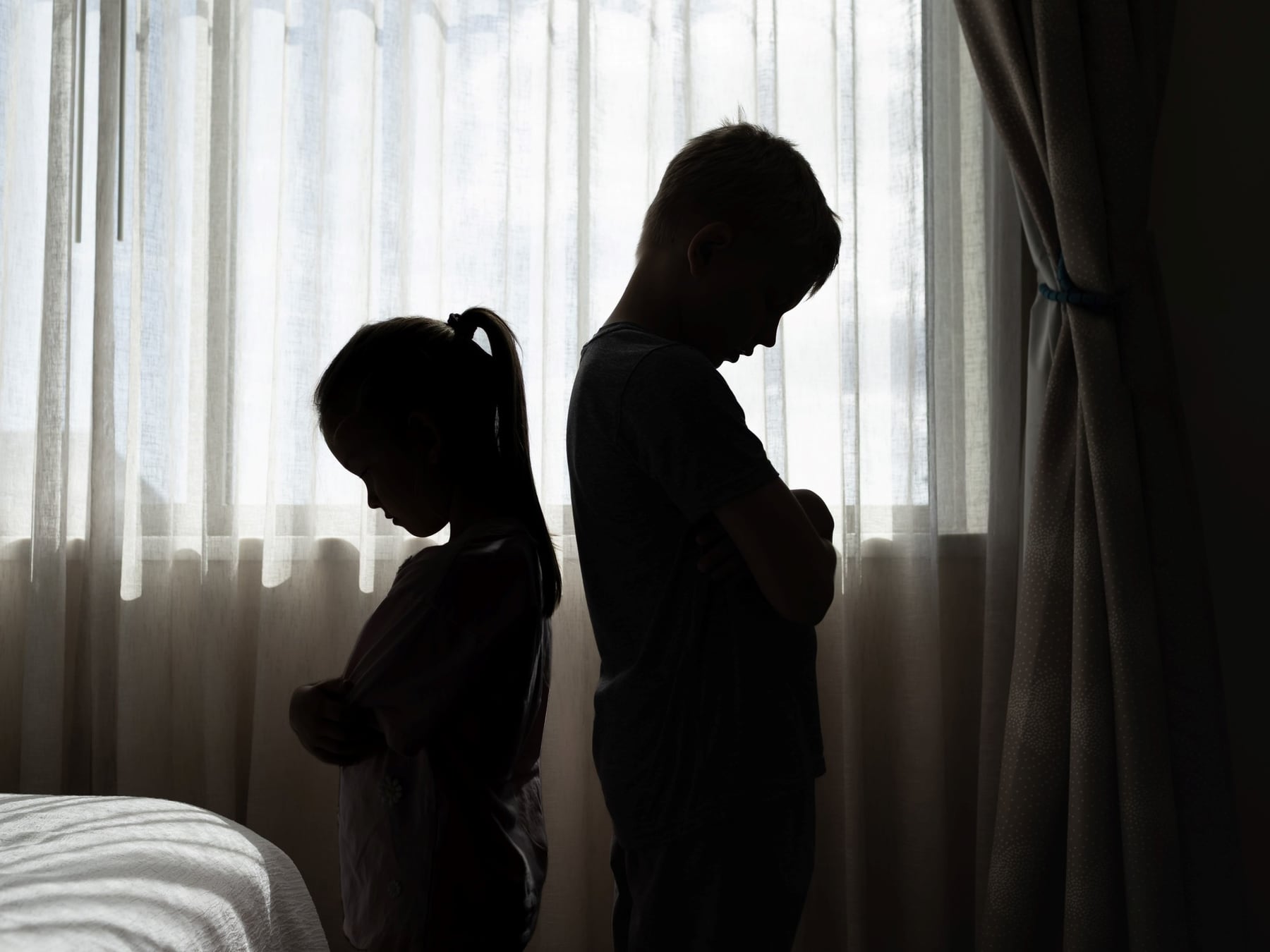 La misma casa, dos infancias: por qué los hermanos recuerdan distinto