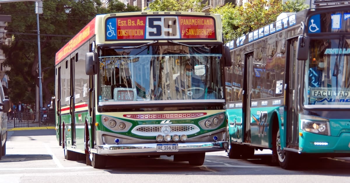 Las líneas de colectivos del AMBA que dependen de la Nación reducirán a la mitad sus servicios nocturnos por una deuda acumulada de 40.000 millones de pesos