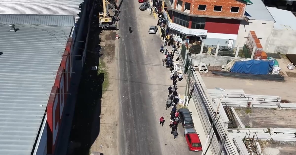 Una convocatoria para cuarenta vacantes en Ezeiza desbordó expectativas y expuso la precariedad estructural del mercado laboral