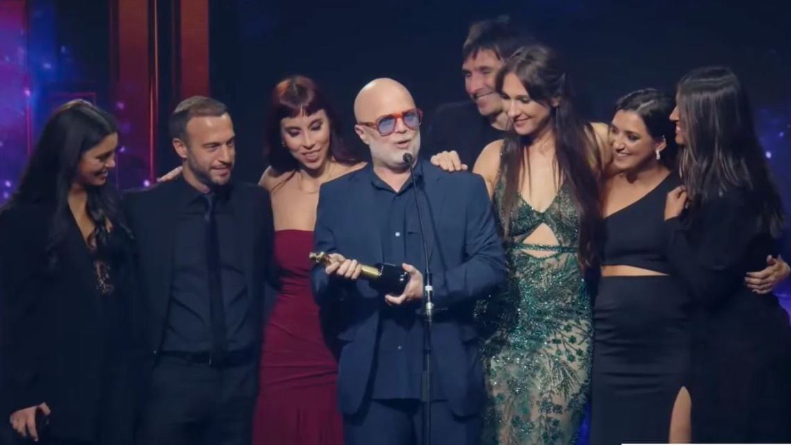 La radio congregations awards and puts María O'Donnell at the center of the stage