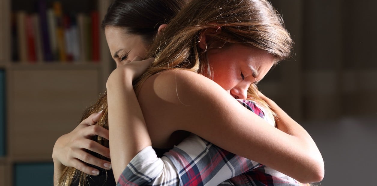 Cuando se va un padre o una madre: así se puede habitar el duelo sin apurarse